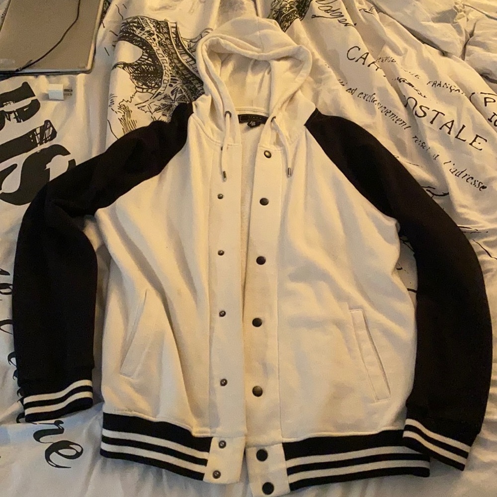 Black and White Bomber-Hoodie